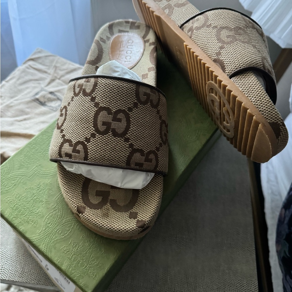 Gucci Sideline Slides. Size US8 but fit like US10.